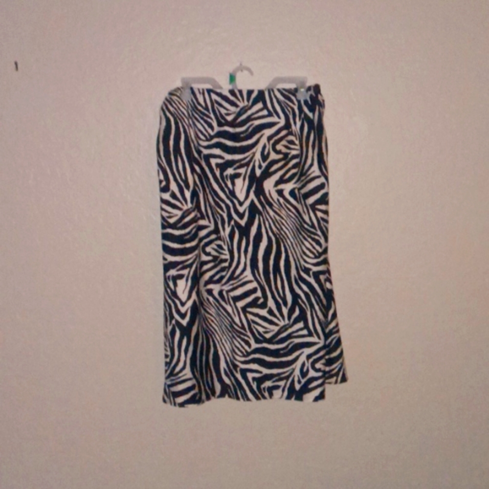 Liv los Angeles zebra print pull on skirt never worn fully lined